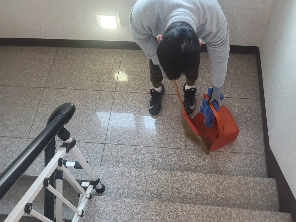 산청군 산청읍 빌라 공동현관 장비 주변 정밀 위생청소 사례 - 행진크린